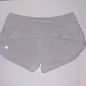 Lululemon low rise speed up short in white, 2.5 inches, size 2